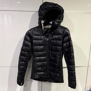 Black Canada Goose puffer Jacket with hood 
(Women’s)